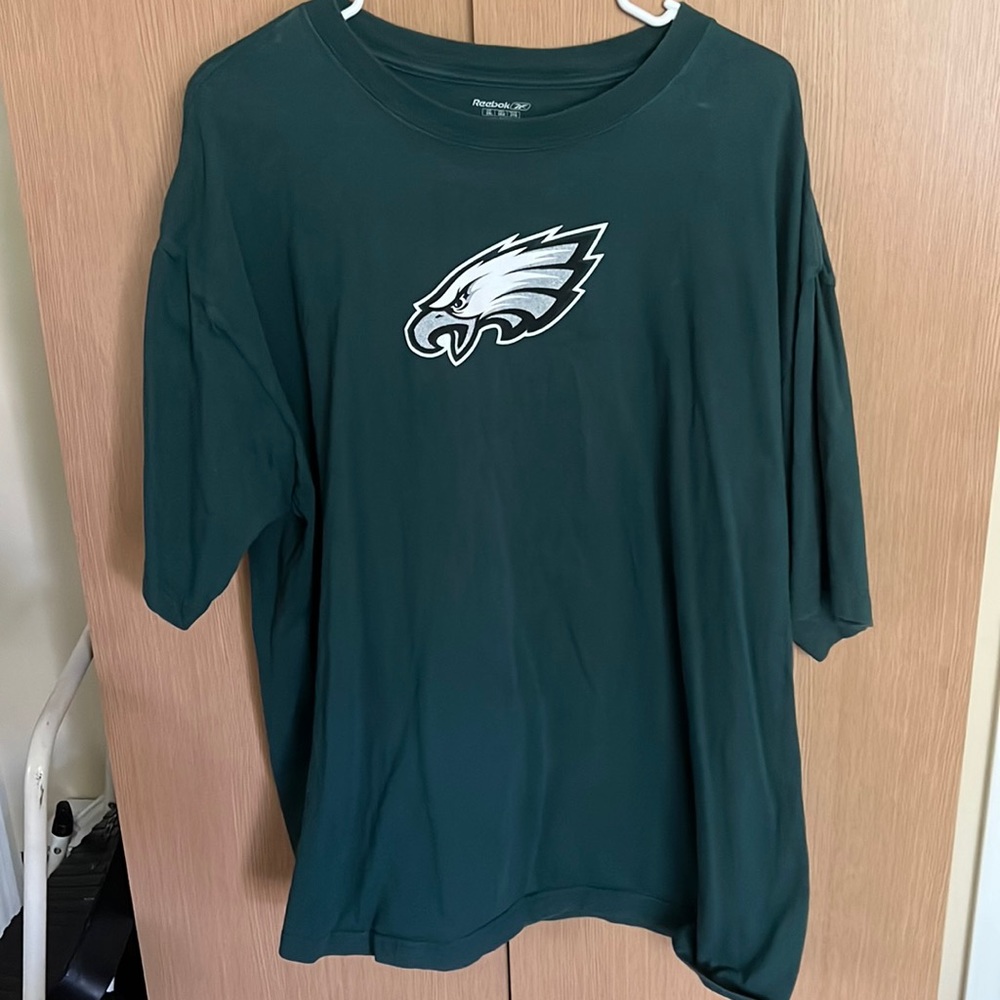 Mens short sleeve Philadelphia Eagles shirt